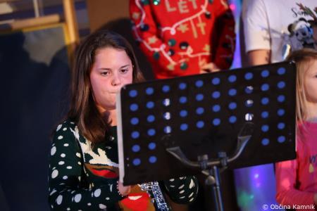 Miklavžev koncert na Osnovni šoli Toma Brejca napolnil telovadnico do zadnjega kotička (31)